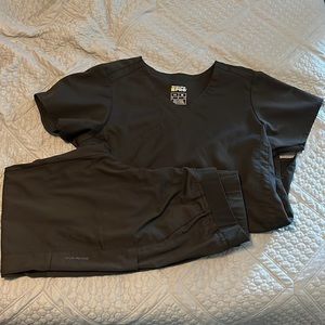 Wonderwink scrubs . Top: Medium Bottoms: Medium perfect like new condition